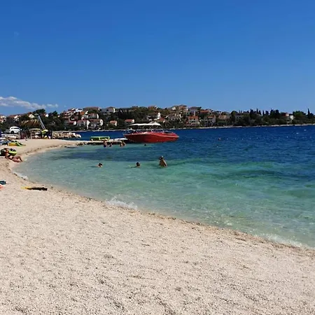 Private Strandnah Guest house Seget Vranjica